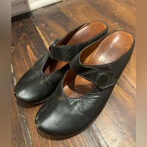 Think! Black leather mules, w stacked heel